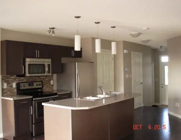 Beautiful 3 Bedroom Duplex in Summerside SW | 6717 23 Ave SW, Edmonton, Edmonton - Photo 1