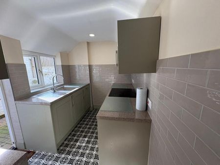 3 bedroom terraced house to rent - Photo 3