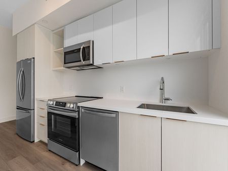 For Lease - 333 Sunseeker Avenue Unit# 627, Innisfil, Ontario - Photo 4