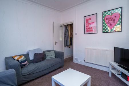 4 bedroom terraced house to rent - Photo 2