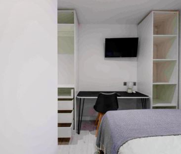 1 Beds 4 Baths - Photo 2