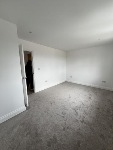 2 bedroom end of terrace house to rent - Photo 3
