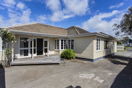 Charming Character Home in St Albans - Photo 5