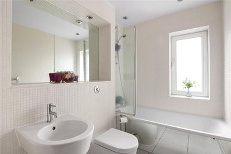 2 Bed Flat, Raphael House, IG1 - Photo 2