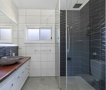 Fennell Bay Residence: A Tranquil Lifestyle Awaits - Photo 2