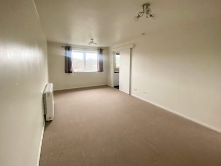 Oakley Court, Royston - Photo 2