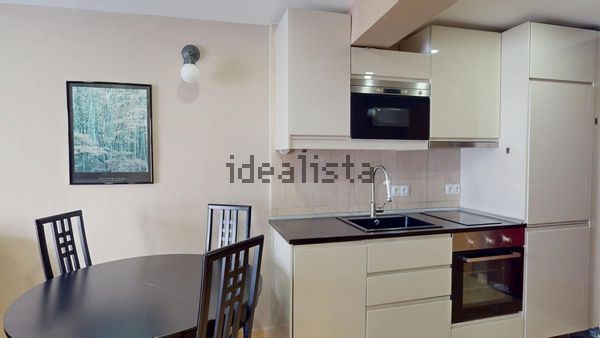 Alquiler de piso en Avenida Condes de San Isidro - Photo 1