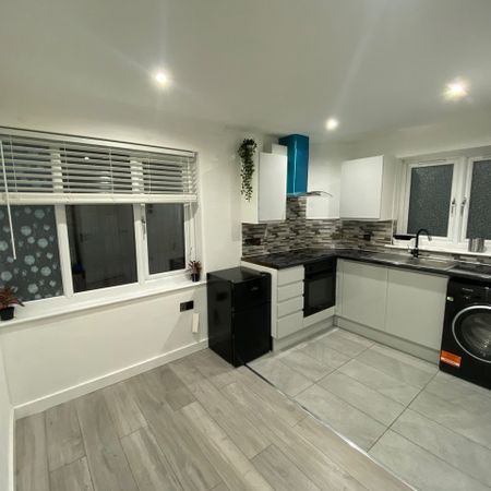 Room in a Shared Flat, Ladywell Road, SE13 - Photo 4