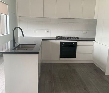 Charming 4BR Avondale Retreat - AirCon & Alarm - Photo 5