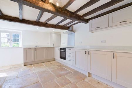 A charming 1 bedroom, period cottage in the heart of Winchcombe. - Photo 3
