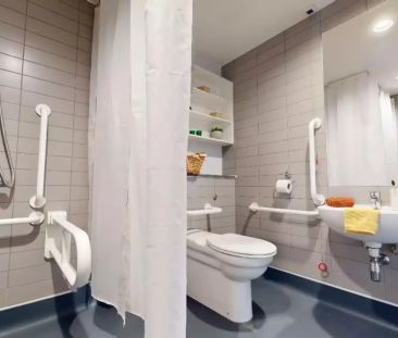 Silver En Suite - Photo 6