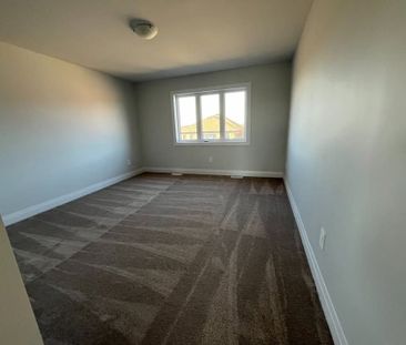 For Lease - 51 Corley Street, Kawartha Lakes, Ontario - Photo 6