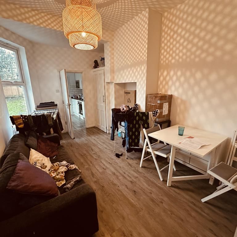 1 bedroom in a house share to rent - Photo 1