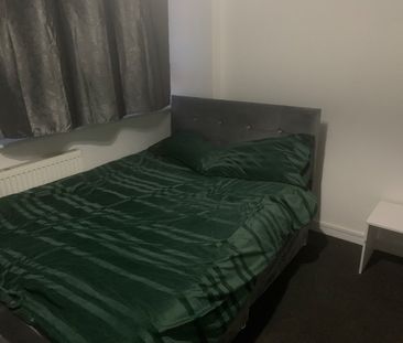 Room in a Shared Flat, London, SE3 - Photo 3