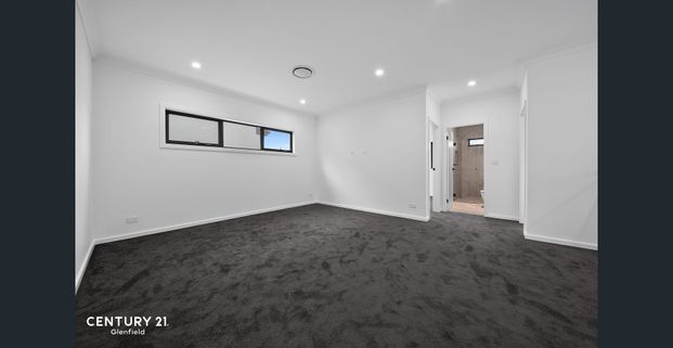 Exquisite Brand New Family Haven in Gledswood Hills - Photo 1