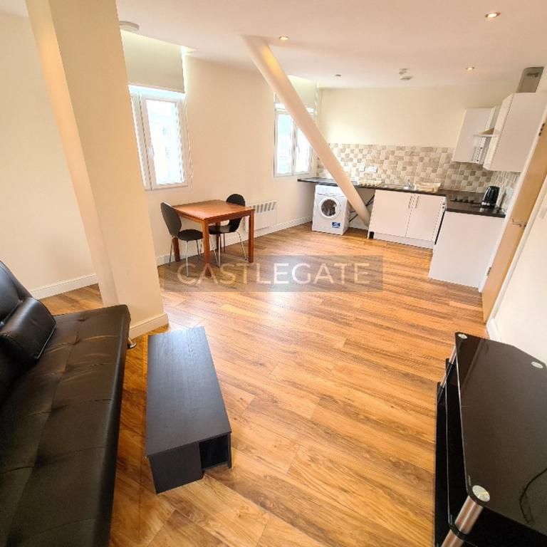 1 bedroom triplex to rent - Photo 1