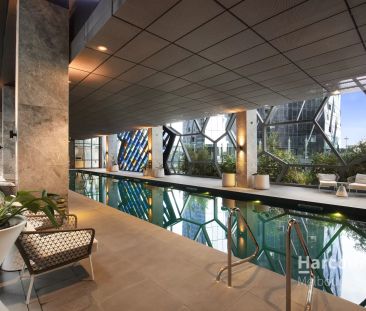 Impeccably Presented Fully Furnished Apartment with Breathtaking Views - Photo 3