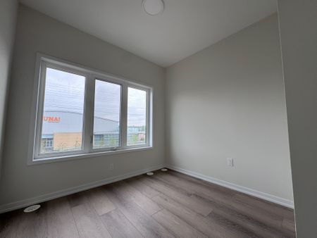 For Lease - 74 Matawin Lane, Richmond Hill, Ontario - Photo 3