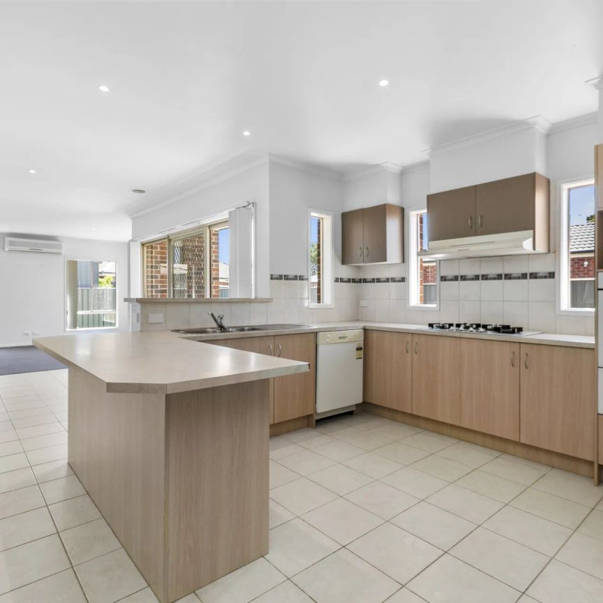 6 Condamine Avenue, Manor Lakes. - Photo 1