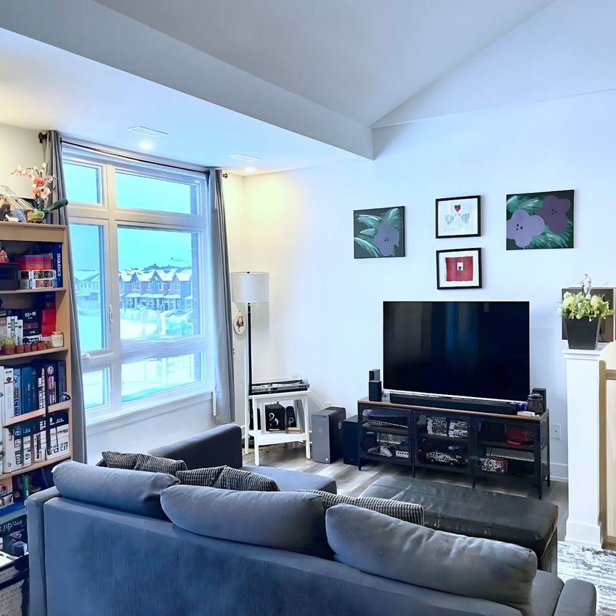 For Lease - 300 Tulum Crescent Unit# i, Kanata, Ontario - Photo 1