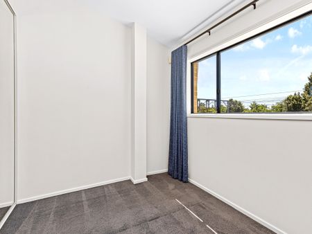 Designer townhome in a connected village setting - Photo 2