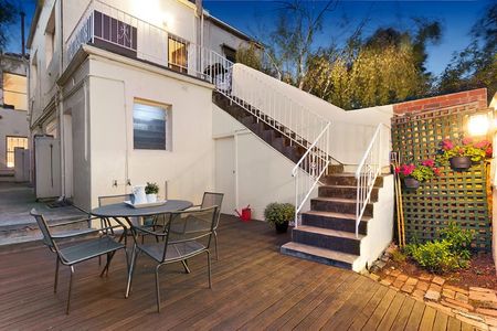 Inner-City Living at Its Best! - Photo 5