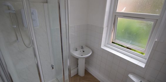 To Let Studio - Photo 3