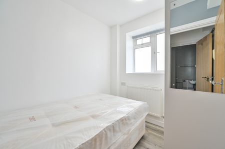 4 bed Flat To Let - Photo 2