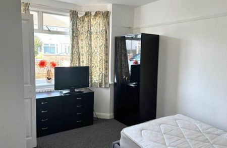 1 bedroom in a house share to rent - Photo 3
