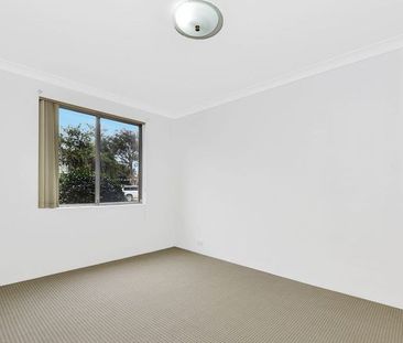 Charming Two-Bedroom Apartment in the Heart of Croydon Park - Photo 6