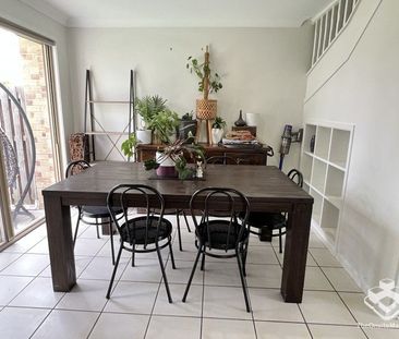 Modern Duplex-Style Townhouse with Space - Photo 4