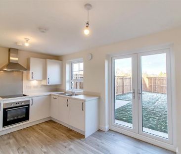 3 bedroom semi-detached house to rent - Photo 2