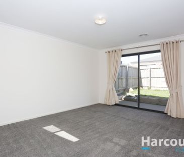 Stunning 4-Bedroom Home in Doreen - Photo 2