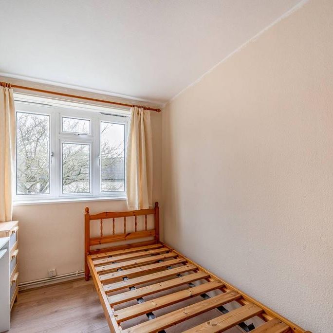 3 bedroom flat to rent - Photo 1