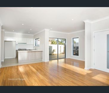 Perfectly balances modern living with an unbeatable setting. - Photo 6