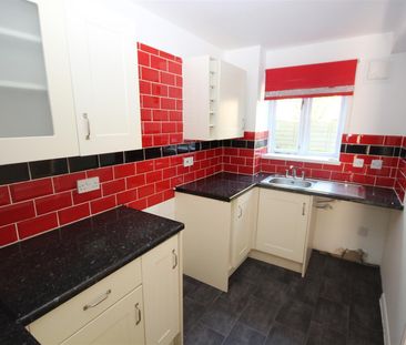 1 bedroom Terraced House to let - Photo 2