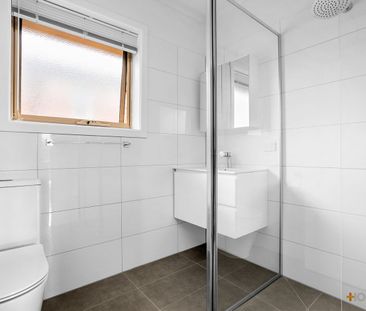 BRIGHT AND SUNNY | SUPER SPACIOUS | BEACHSIDE LOCATION - Photo 3