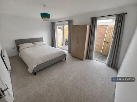 1 bedroom in a house share to rent - Photo 4