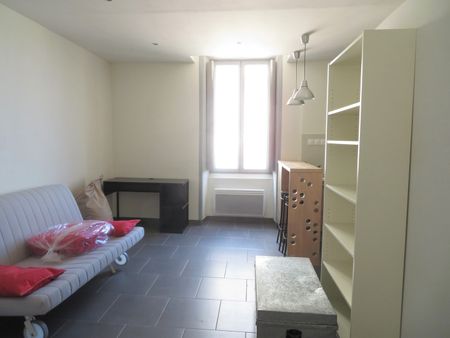 STUDIO Meublé, 23m², Rue des Marchands, 465€ H.C, Nîmes-centre - Photo 3