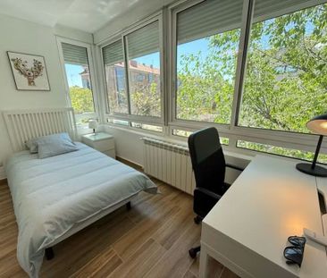 Calle Acuario, Madrid, Community of Madrid 28042 - Photo 3