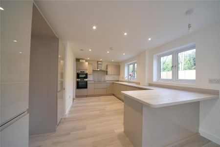 4 bedroom detached house to rent - Photo 4