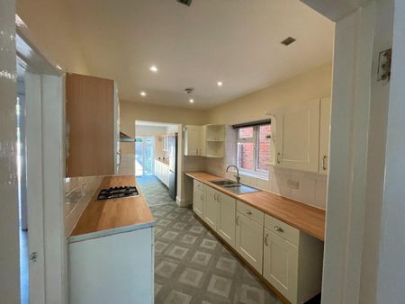 4 bedroom House To Let Total Size: 819 SQ FT - Photo 2