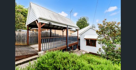 Charming Two-Bedroom Cottage with Leafy Outlook - Photo 5