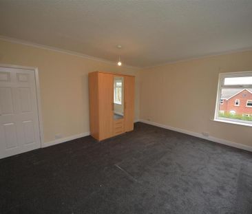 2 bedroom end of terrace house to rent - Photo 2
