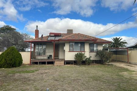 BEAUTIFUL FAMILY HOME - Photo 3