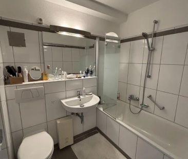 Düsseldorf-Unterbilk! Apartment im Dachgeschoss mit Einbauküche und... - Photo 4