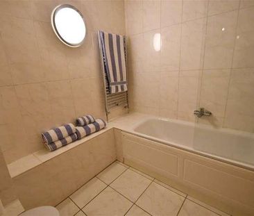 Bedroom Ground Floor Apartment In Billingshurst, RH14 - Photo 4