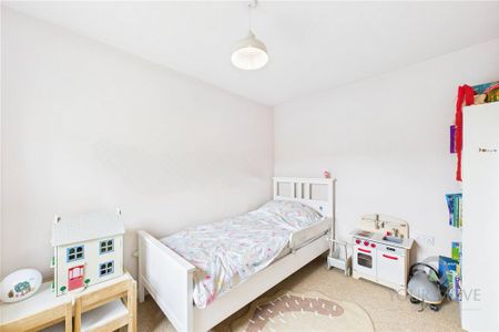 4 bedroom semi-detached house to rent - Photo 5