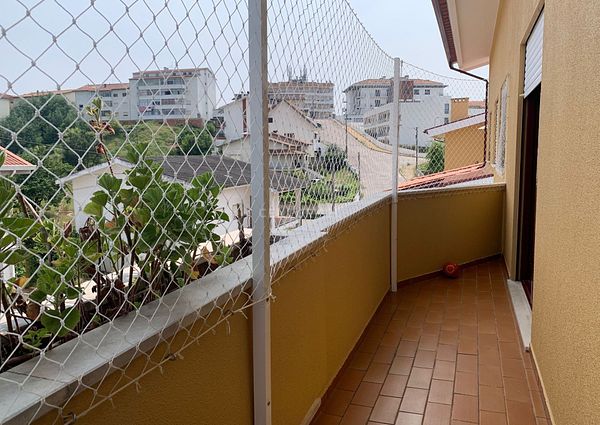 Apartamento T2 com garagem fechada na Rua do Progresso em São Martinho do Bispo - Coimbra