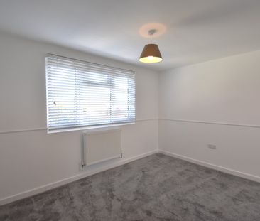 4 bedroom semi-detached bungalow to rent - Photo 6